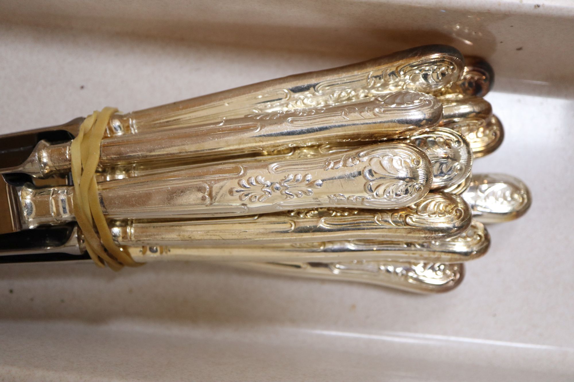 A quantity of mixed plated flatware